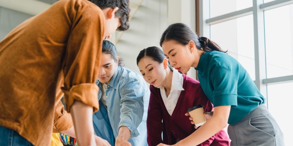 asian-businessmen-businesswomen-meeting-brainstorming-ideas-about-creative-web-design-planning-application-developing-template-layout-mobile-phone-project-working-together-small-office (1) (1) asian-businessmen-businesswomen-meeting-brainstorming-ideas-about-creative-web-design-planning-application-developing-template-layout-mobile-phone-project-working-together-small-office (1) (1)